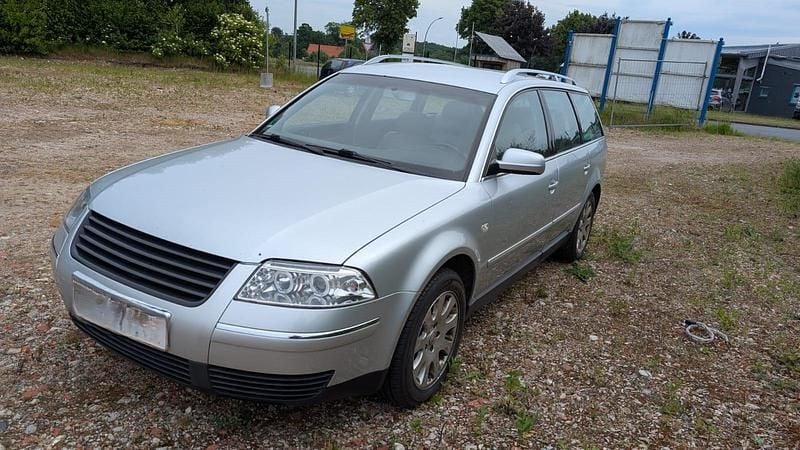 Silber Gebraucht 2001 VW Passat Kombi | 950 € (Superpreis) - Bild 1/4