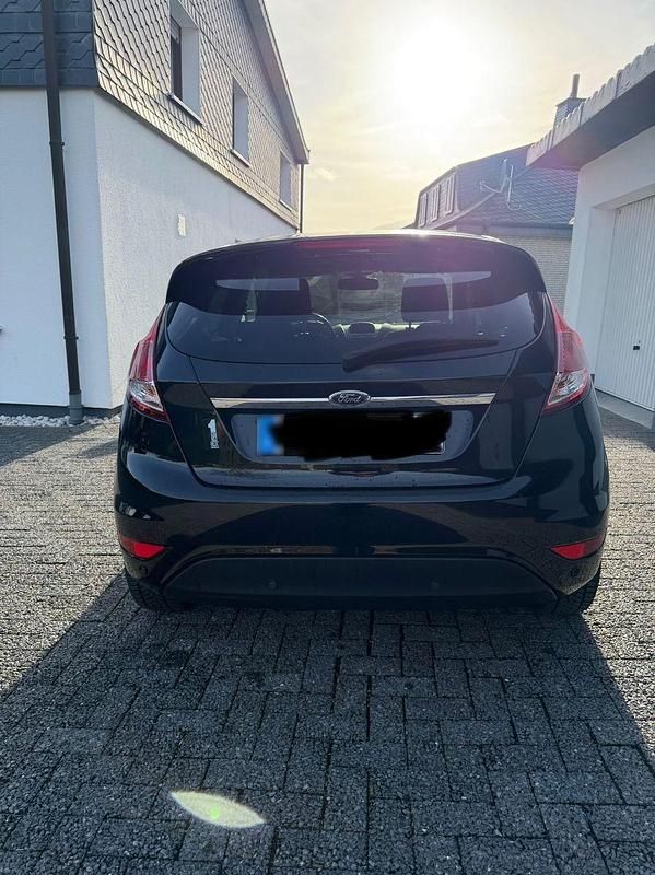 Gebraucht Ford Fiesta Titanium 101 PS (74 kW) 2014 Schwarz Kleinwagen