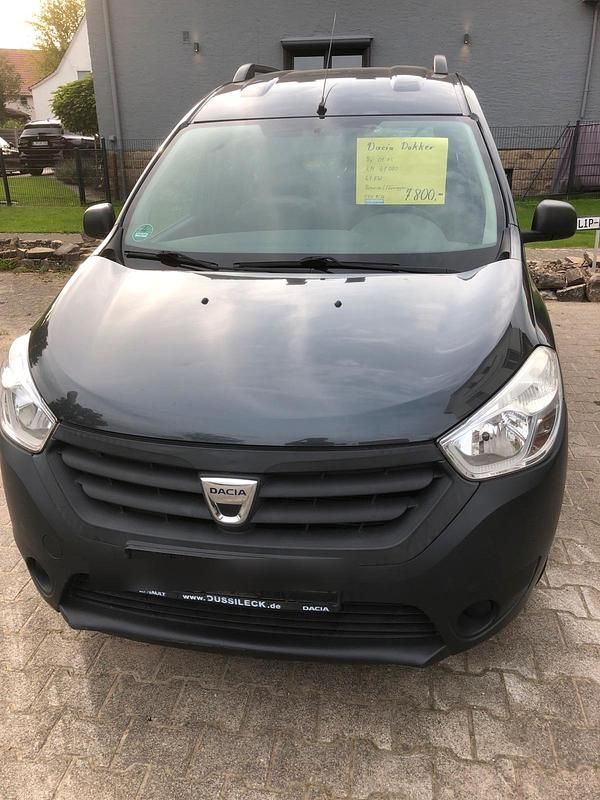 Grau Gebraucht 2015 Dacia Dokker Van | 7.800 € - Bild 1/3