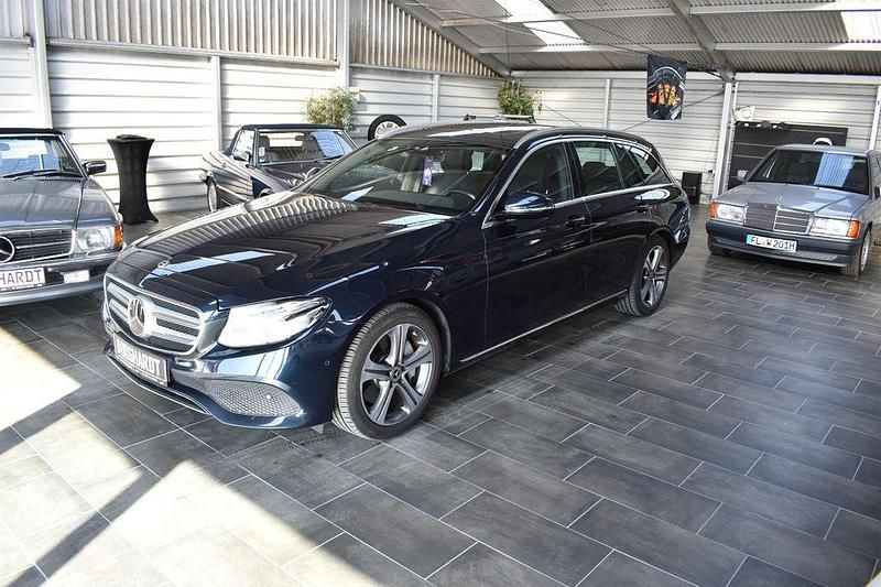 Gebraucht Mercedes E350 Avantgarde 258 PS (189 kW) 2017 Grün Limousine