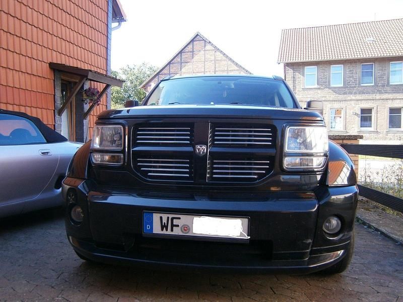 Schwarz Gebraucht 2008 Dodge Nitro SUV | 6.900 € (Fairer Preis) - Bild 1/4