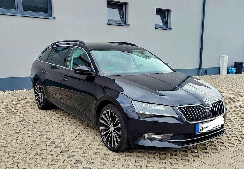 Blau Gebraucht 2015 Skoda Superb Ambition Kombi | 14.250 € (Etwas zu teuer) - Bild 1/4