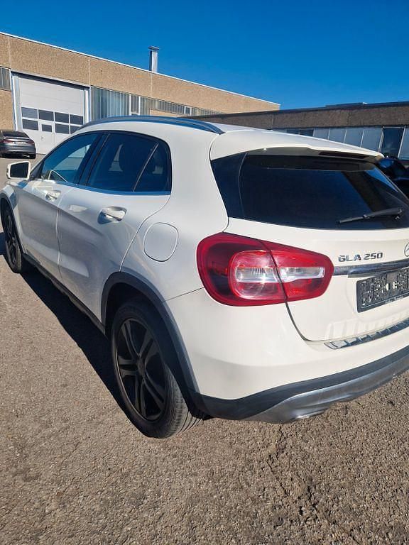 Gebraucht Mercedes GLA250 211 PS (155 kW) 2018 Weiß SUV