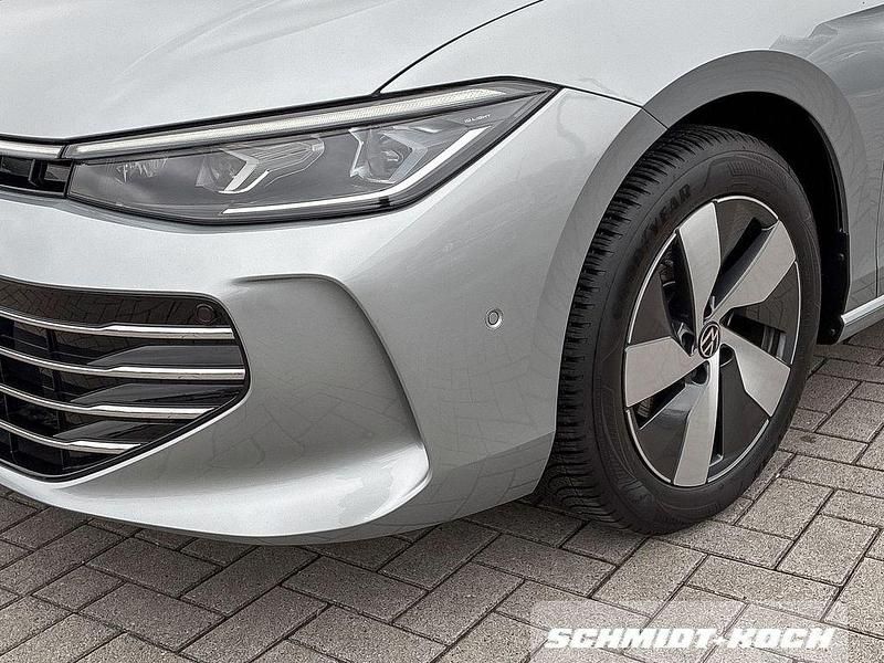 Gebraucht VW Passat Elegance 193 PS (141 kW) 2024 Oyster silver (silber) Kombi