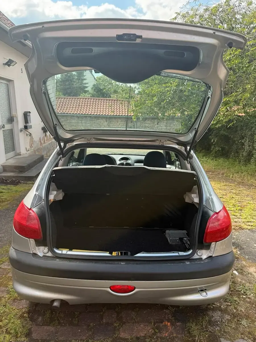 Gebraucht Peugeot 206 60 PS (44 kW) 2001 Grau Kleinwagen