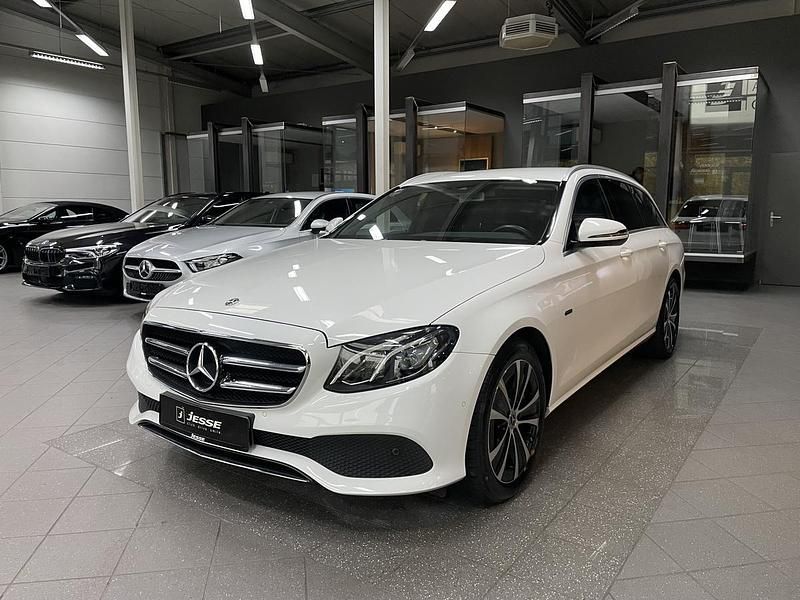 Weiß Gebraucht 2020 Mercedes E300 Avantgarde | 26.780 € (Superpreis) - Bild 1/4