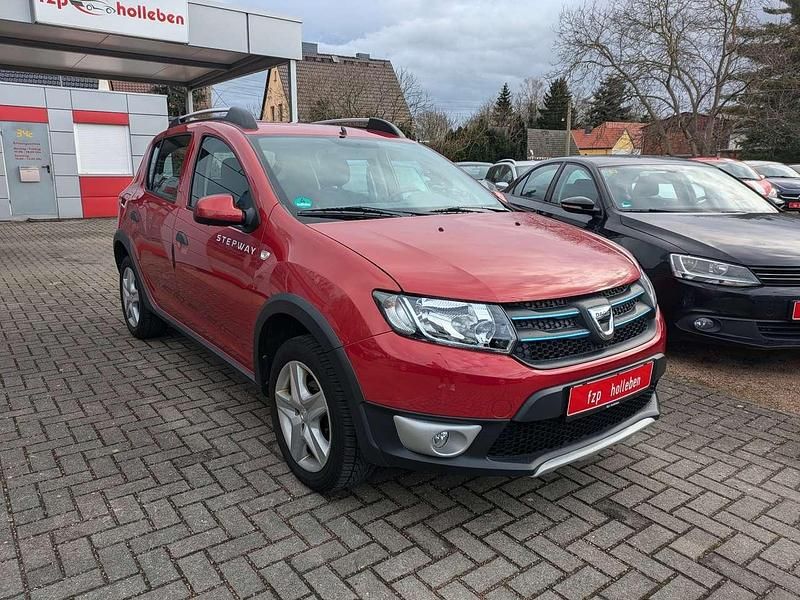 Gebraucht Dacia Sandero Prestige 90 PS (66 kW) 2015 Feuerrot Kleinwagen
