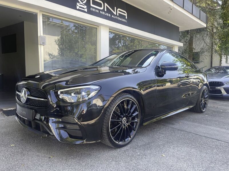 Schwarz Gebraucht 2022 Mercedes E220 AMG line Coupé | 40.990 € (Fairer Preis) - Bild 1/4