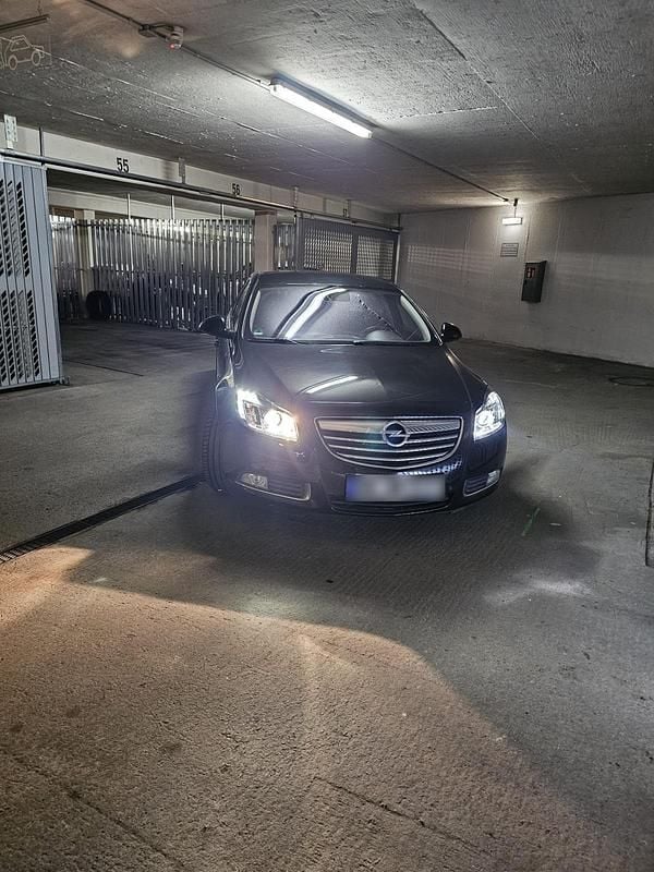 Gebraucht Opel Insignia 160 PS (117 kW) 2013 Schwarz Limousine