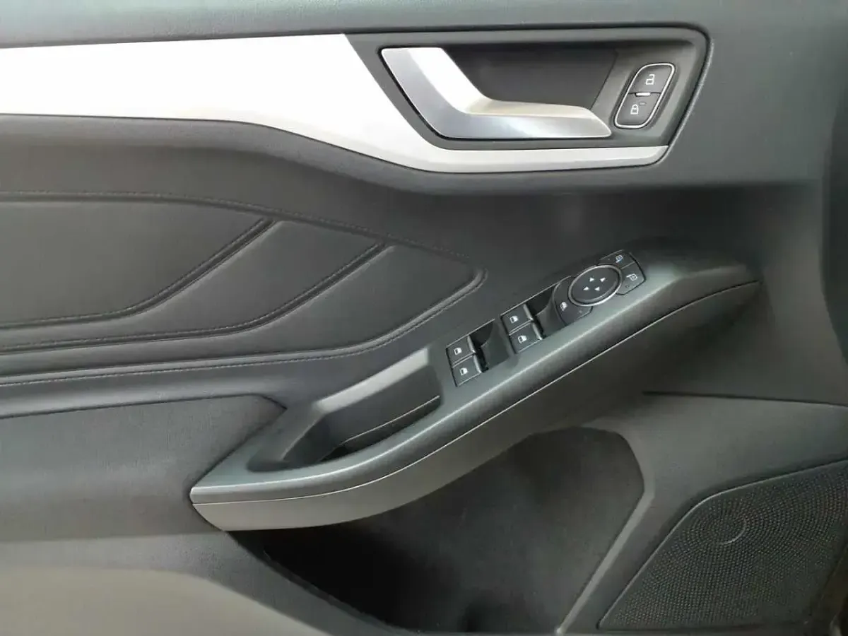 Gebraucht Ford Focus Cool & Connect 120 PS (88 kW) 2021 Obsidianschwarz metallic Kombi