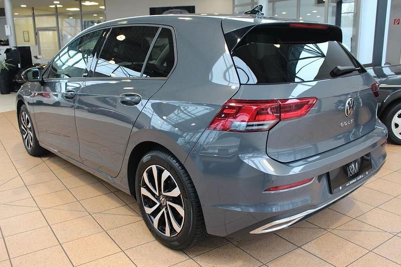 Gebraucht VW Golf VIII Active 150 PS (110 kW) 2023 Grau Limousine
