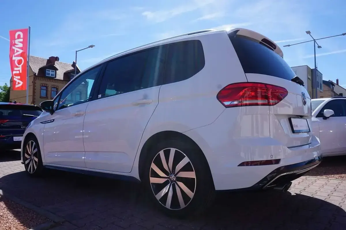 Gebraucht VW Touran R-line 150 PS (110 kW) 2018 Weiß Van / Kleinbus