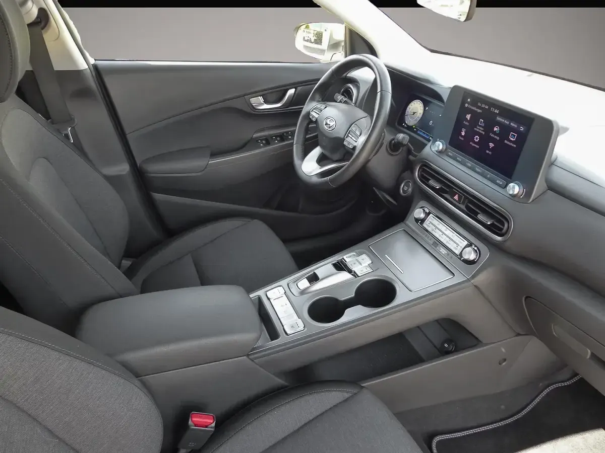 Gebraucht Hyundai Kona Select 100 kW (136 PS) 2023 Manufacturer SUV