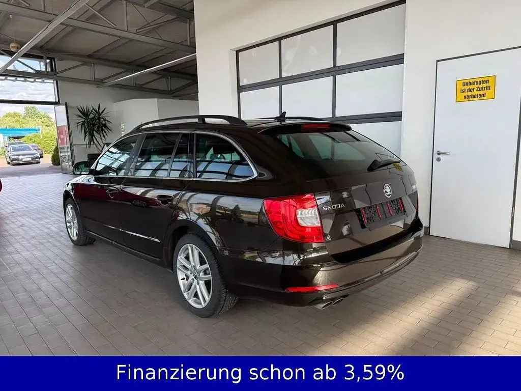 Gebraucht Skoda Superb Business Line 140 PS (102 kW) 2013 Braun Kombi