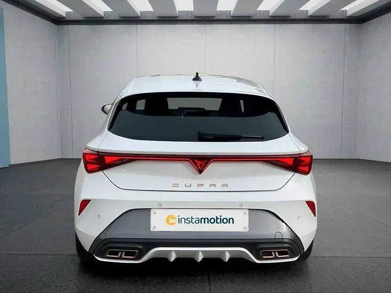 Używany Cupra Leon 204 KM (150 kW) 2024 Biały Hatchback