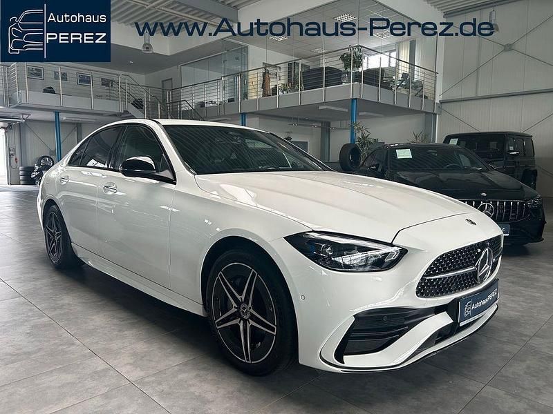 Weiß Gebraucht 2024 Mercedes C300e Premium Limousine | 47.978 € (Etwas zu teuer) - Bild 1/4