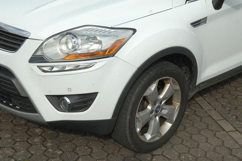 Gebraucht Ford Kuga Titanium 136 PS (100 kW) 2012 Weiß SUV