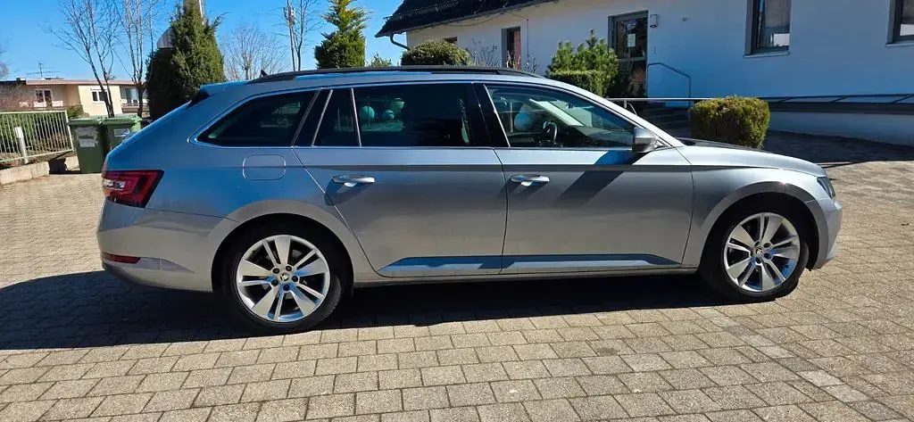 Gebraucht Skoda Superb Style 190 PS (139 kW) 2019 Silber Kombi