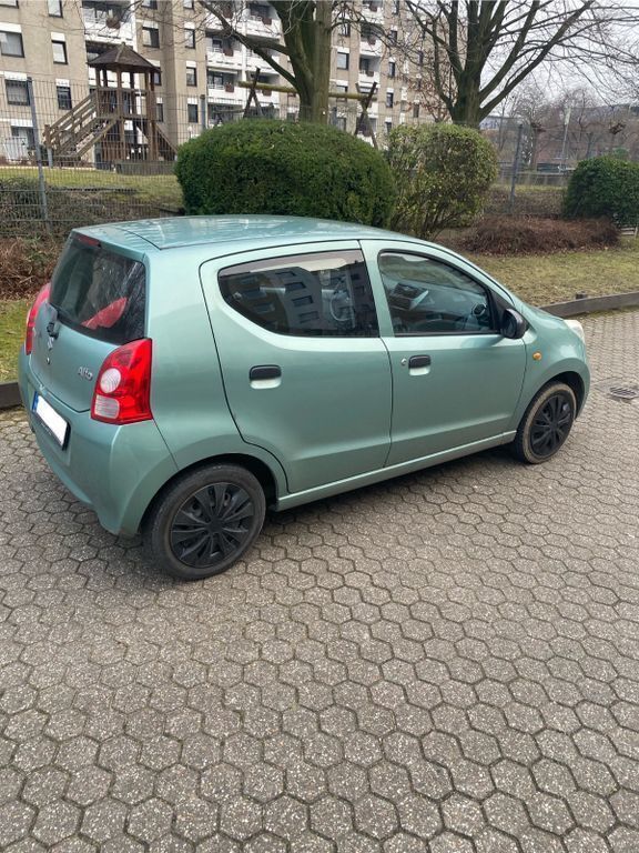 Grün Gebraucht 2011 Suzuki Alto Basic Kleinwagen | 1.700 € (Guter Preis) - Bild 1/4