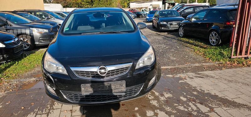 Schwarz Gebraucht 2011 Opel Astra Edition Limousine | 2.799 € (Superpreis) - Bild 1/4