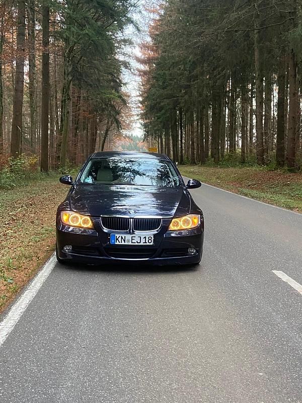 Gebraucht BMW 320 177 PS (130 kW) 2008 Blau Kombi