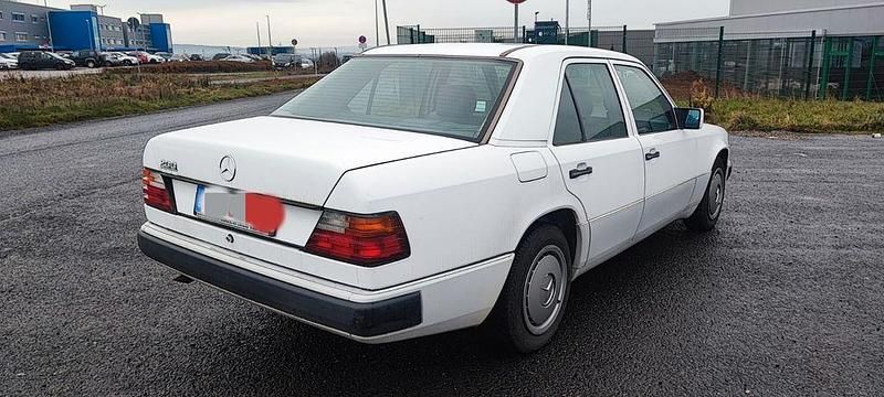 Gebraucht Mercedes 200 105 PS (77 kW) 1989 Weiß Limousine