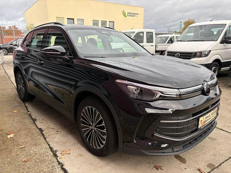 Gebraucht VW Tiguan Goal 150 PS (110 kW) 2024 Schwarz SUV