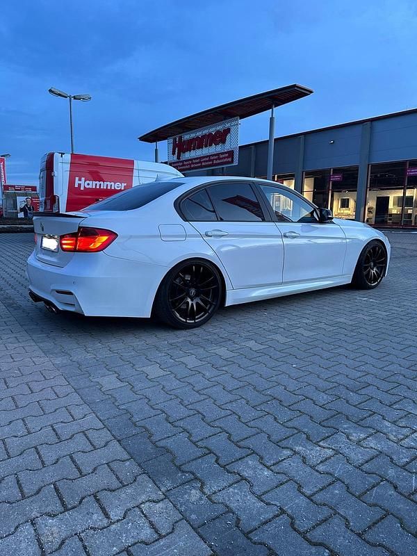 Weiß Gebraucht 2012 BMW M3 Limousine | 15.500 € - Bild 1/4