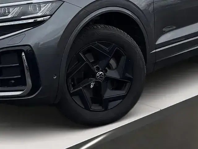 Gebraucht VW Touareg R-line 231 PS (169 kW) 2025 Grau SUV