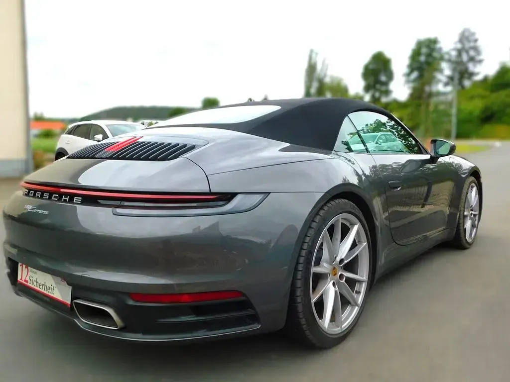 Gebraucht Porsche 992 385 PS (283 kW) 2023 Grau Cabrio