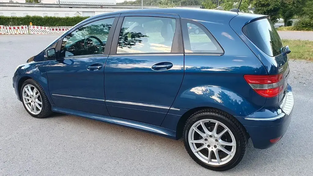 Gebraucht Mercedes B200 140 PS (102 kW) 2010 Blau Van / Kleinbus