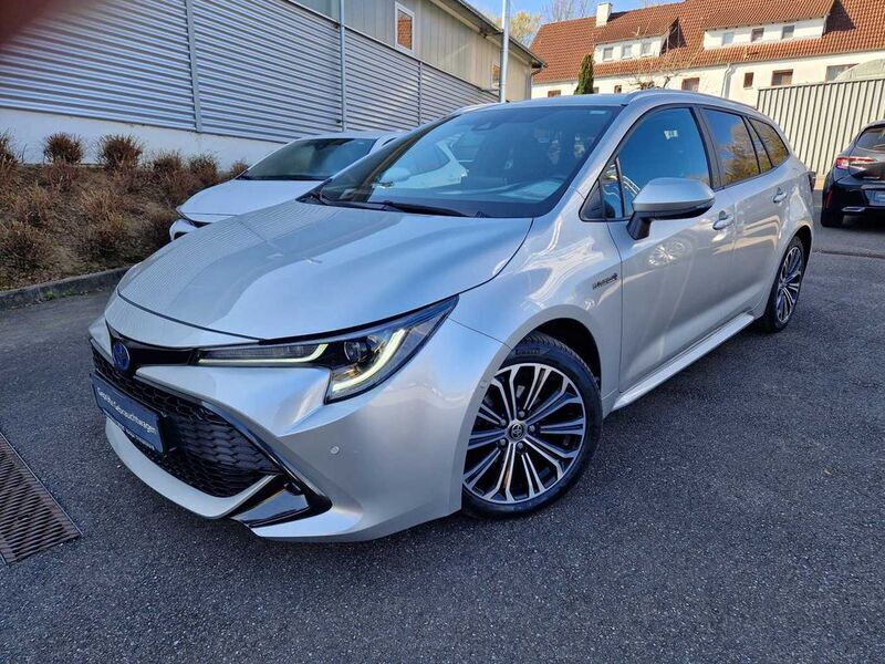 Silber (metallic) Gebraucht 2020 Toyota Corolla Team Kombi | 21.490 € (Fairer Preis) - Bild 1/4