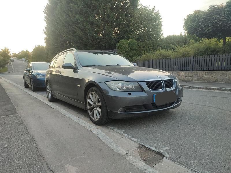 Grau Gebraucht 2008 BMW 320 Kombi | 1.700 € (Superpreis) - Bild 1/4