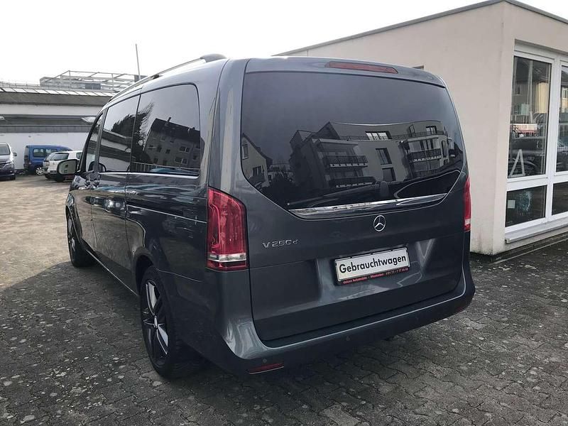 Gebraucht Mercedes V250 Edition 190 PS (139 kW) 2017 Flintgrau metallic Van / Kleinbus