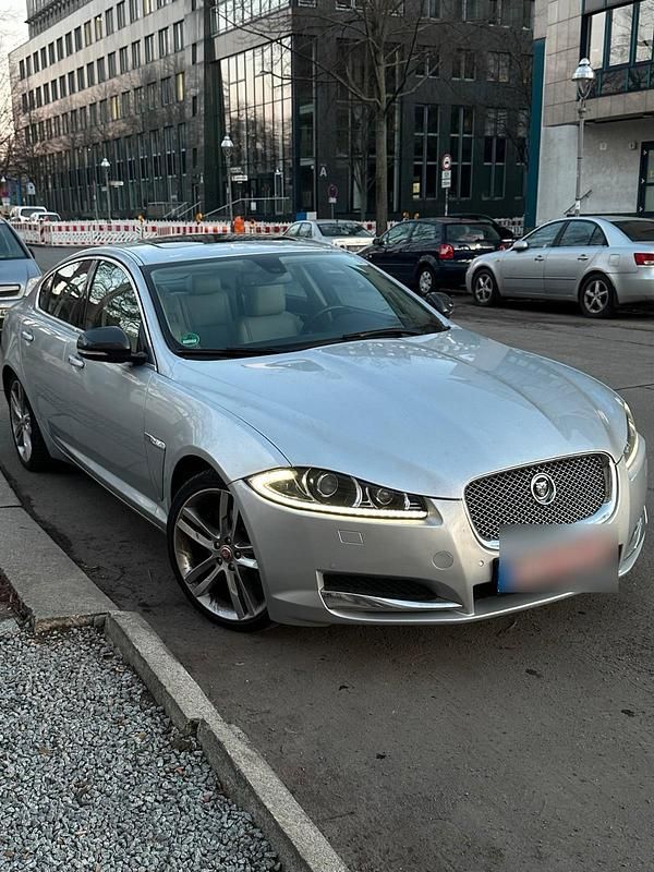 Gebraucht Jaguar XF 200 PS (147 kW) 2011 Grau Limousine