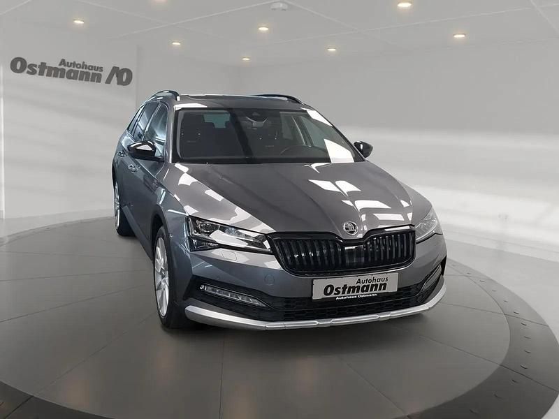 Gebraucht Skoda Superb 200 PS (147 kW) 2024 Graphitegrau metallic Kombi