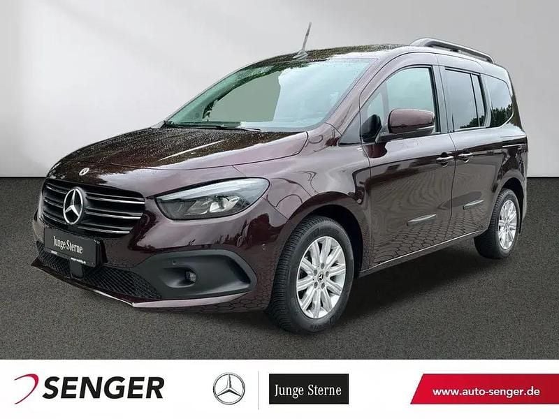 Rot Gebraucht 2023 Mercedes 180 Progressive Limousine | 28.950 € (Fairer Preis) - Bild 1/1