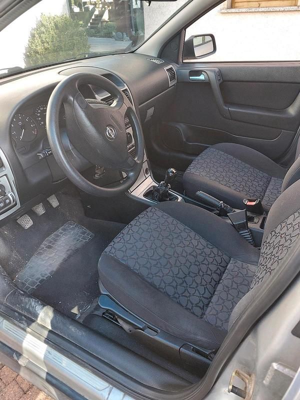 Second-hand Opel Astra 100 CP (73 kW) 2001 Argintiu Break