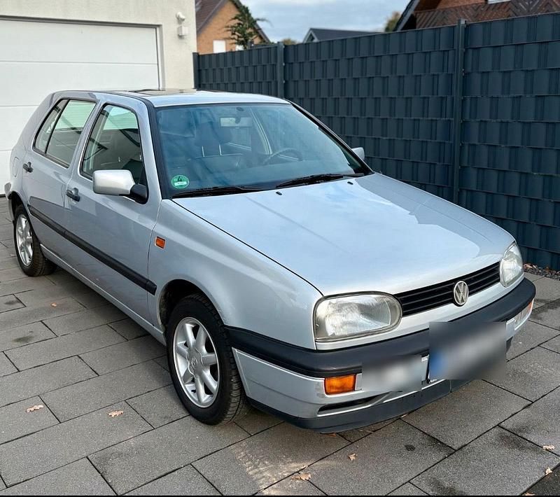 Grau Gebraucht 1993 VW Golf Kleinwagen | 3.000 € - Bild 1/4