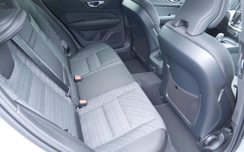 Gebraucht Volvo V60 Core 163 PS (119 kW) 2023 Andere farbe Kombi