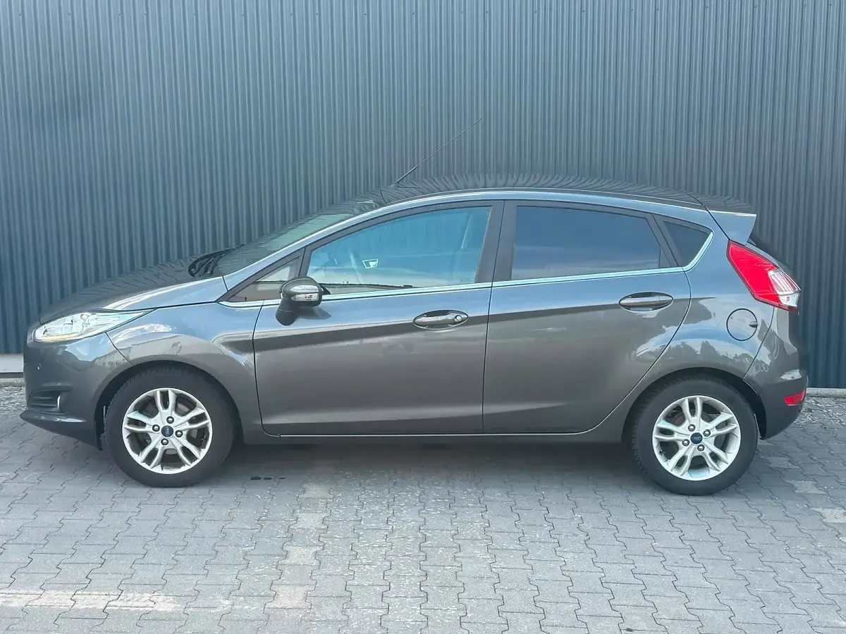 Gebraucht Ford Fiesta Titanium 125 PS (91 kW) 2017 Grau Kleinwagen