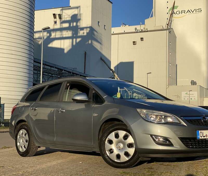 Grau Gebraucht 2011 Opel Astra Design Edition Kombi | 5.000 € (Fairer Preis) - Bild 1/4