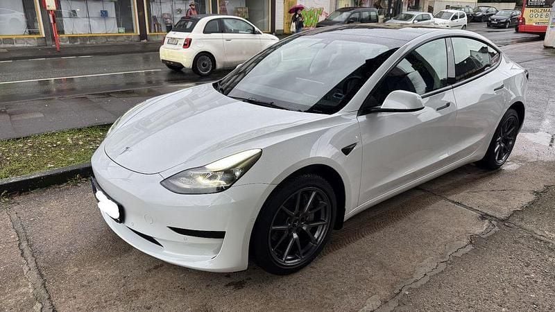 Weiß Gebraucht 2022 Tesla Model 3 RWD Limousine | 24.900 € (Fairer Preis) - Bild 1/4