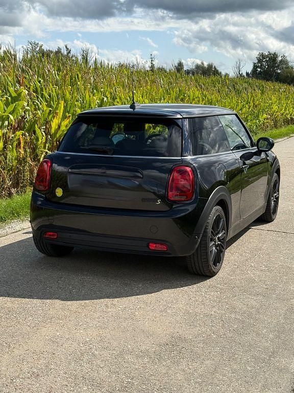 Gebraucht Mini Cooper SE 135 kW (184 PS) 2022 Schwarz Kleinwagen