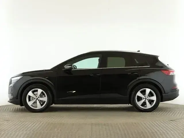 Gebraucht Audi Q4 e-tron Basis 150 kW (204 PS) 2023 Mythosschwarz metallic SUV