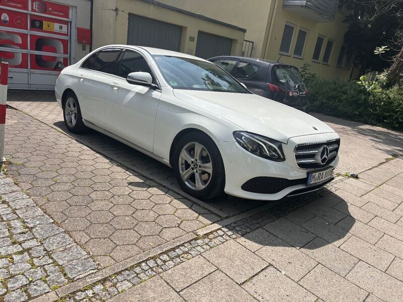 Weiß Gebraucht 2018 Mercedes E200 Limousine | 22.900 € (Guter Preis) - Bild 1/4