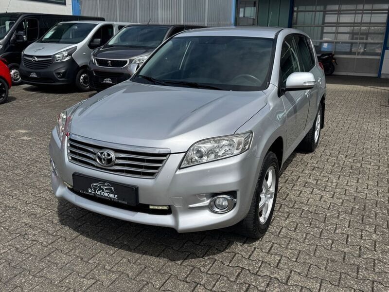 Silber Gebraucht 2011 Toyota RAV4 Life SUV | 12.250 € (Etwas zu teuer) - Bild 1/4