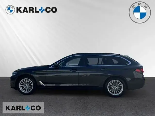 Gebraucht BMW 520 Sport Line 190 PS (139 kW) 2022 Sophistograu brillanteffekt metalli Limousine