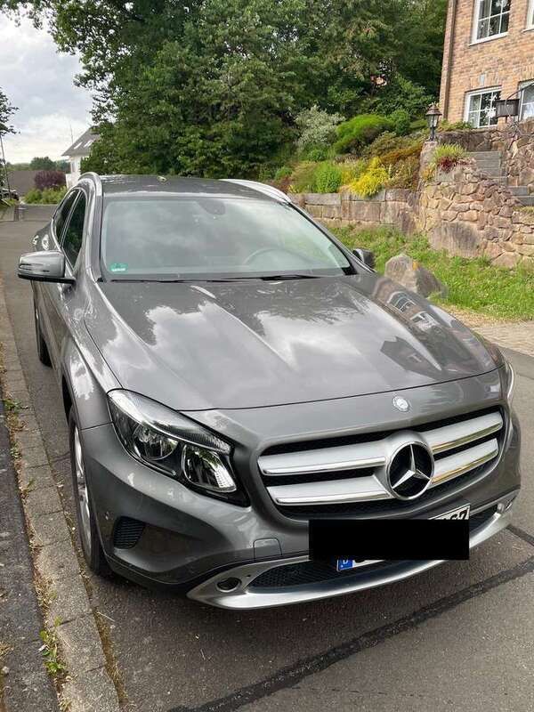 Grau Gebraucht 2014 Mercedes GLA250 SUV | 19.800 € (Fairer Preis) - Bild 1/4