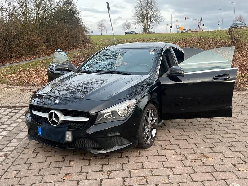 Gebraucht Mercedes CLA200 154 PS (113 kW) 2015 Schwarz Limousine